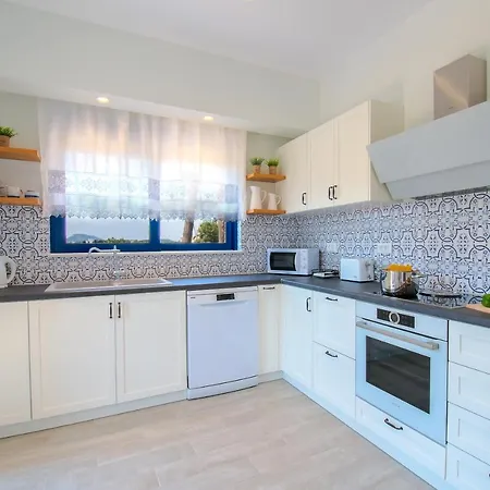 Akrochori Holiday home *